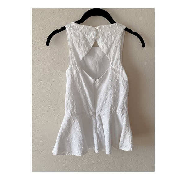 🌹 Kirra White Pattern Peplum Top 🌹 - Picture 2 of 4